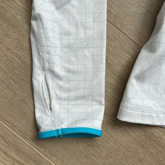 Nike Pro Dri Fit Long Sleeve - Picture 4 of 4